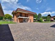 Villa in vendita a Appiano Gentile CO
