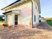 Villa in vendita a Aprilia LT