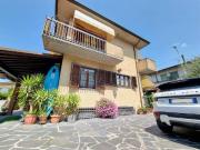 Villa in vendita a Camaiore LU