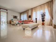 Villa in vendita a Camaiore LU