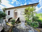 Villa in vendita a Camaiore LU