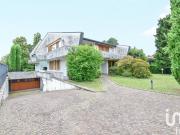 Villa in vendita a Carugo CO