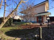 Villa in vendita a Carugo CO