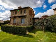 Villa con giardino a Chianni