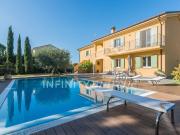 Villa in vendita a Civitanova Marche, Campagna 467m²...