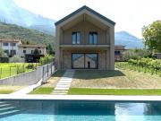 Villa in vendita a Colico LC