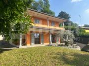 Villa in vendita a Erba CO
