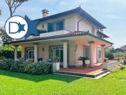 Villa in vendita a Forte dei Marmi LU