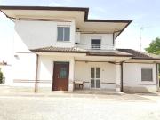 Villa bifamiliare in vendita a Latina
