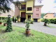 Villa bifamiliare in vendita a Lucca