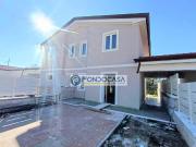 Villa in vendita a Luni