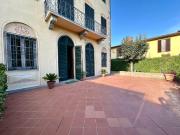 Villa in vendita a Marlia Capannori in Ottimo composto...