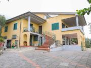 VILLA in VENDITA a MASSAROSA Centro di 9 vani