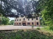 Villa plurifamiliare in vendita a Modena