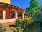 Villa in vendita a Montecatini Terme in Ottimo composto...