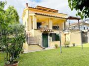 Villa in vendita a Mugnano Lucca 220 mq Rif: 1268073