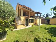 Villa in vendita a Mugnano Lucca in Ottimo composto da 8vani