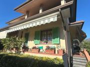 Villa bifamiliare in vendita a Pietrasanta