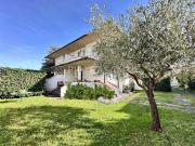 Villa bifamiliare in vendita a Camaiore