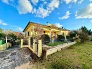 Villa bifamiliare in vendita a Rimini