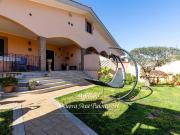 Villa plurifamiliare in vendita a Roma