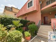 Villa plurifamiliare in vendita a Roma