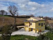 Villa in vendita a San Severino Marche MC