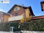 VILLA in VENDITA a SEREGNO di 7 vani