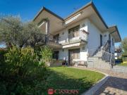 Villa in vendita a Veniano CO
