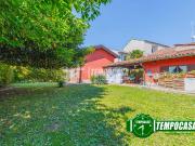Villa in vendita a Vernate