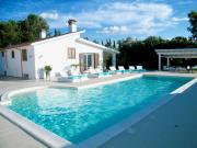 Villa in vendita con piscina, 4 camere e giardino 155m² Oria
