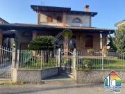 Villa in vendita di 235 m² in Via G. Garibaldi