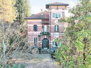 Villa in Vendita in Via Gazza a Castronno