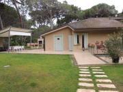 Villa in Vendita in zona ROCCAMARE con giardino