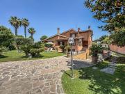 Villa in vendita Via Brentonico, Roma, Lazio