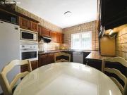 Villa independiente con 5 dormitorios, jardín, piscina y...