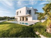Villa independiente de 3 dormitorios y 3 ½ baños “llave...
