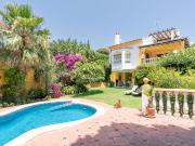 Villa Independiente en el Corazón del Valle del Golf –...