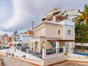 Villa Independiente en Primera Línea de Playa – Torrox...