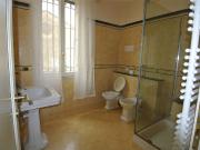 Villa indipendente con due appartamenti e parco