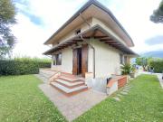 Villa indipendente PLURILOCALE in affitto a Pietrasanta Lu