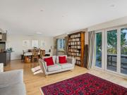 Detached villa in the heart of the greenery