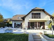 Villa Individulle mit See und Bergblick