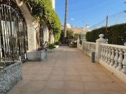 Villa jardín y piscina en Playamar