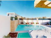 Villa lista para usar con piscina en Los Montesinos