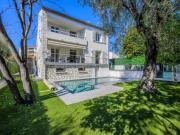 Villa luxueuse avec piscine, quartier prisé et calme absolu