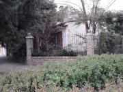 Villa Luzuriaga, Casa a refaccionar, lote 10x20m, 3 amb....