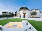 Villa mediterránea refinada con vistas panorámicas al...