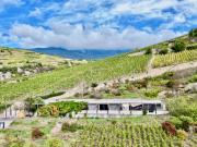 Villa mit einzigartiger Architektur in Sitten, die von...