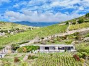 Villa mit einzigartiger Architektur in Sitten, die von...